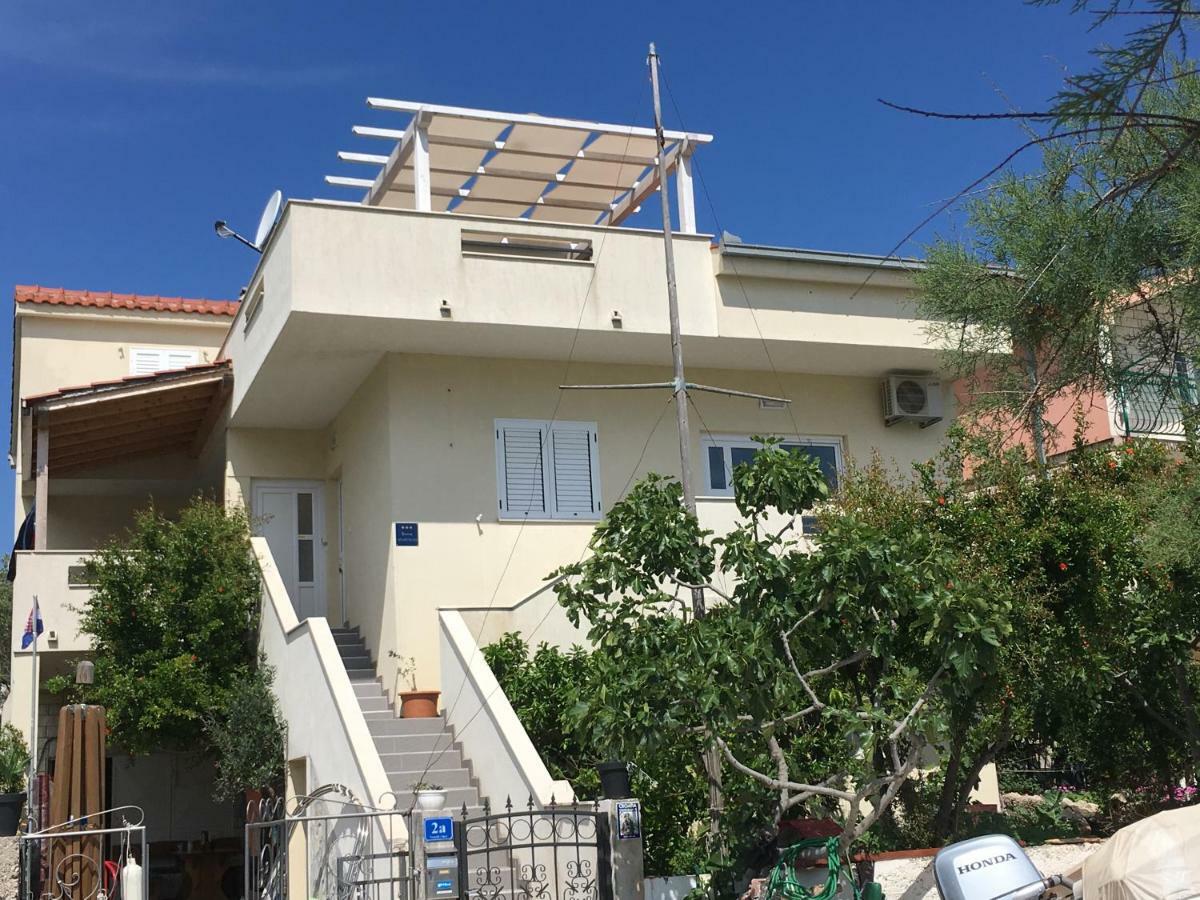 Apartment Pika Smokvina 2A Vinišće Eksteriør bilde